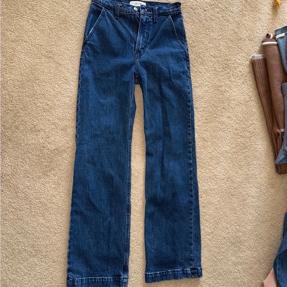 Abercrombie & Fitch Indigo Relaxed Jeans